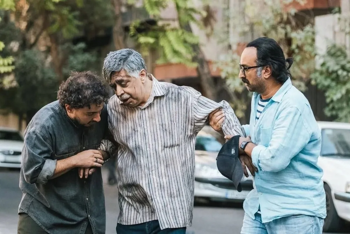 رضا شفیعی جم در جریان ضبط «زیر درختان شهر» به بیمارستان منتقل شد