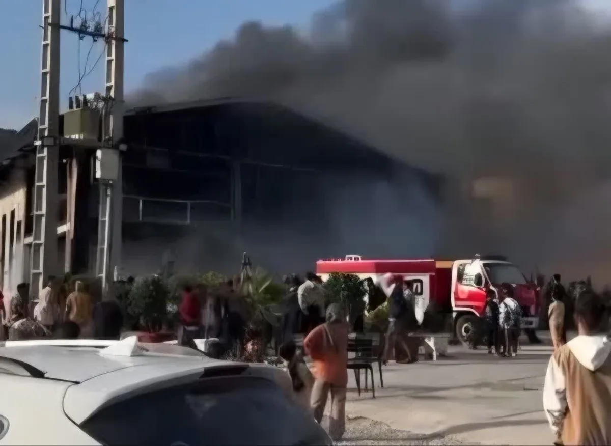 آتشسوزی گسترده و سوختن کامل مجتمع رفاهی الیت سنتر | فقط یک ماه از بهره برداری آن گذشته بود