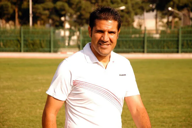 یک پرسپولیسی تیم گرفت؛ کسی که بازیکنانش را به زدن با چوب تهدید کرده بود