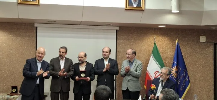 اهدای جایزه «خرمشاهی» به اصغر دادبه و ناتالیا پریگارینا