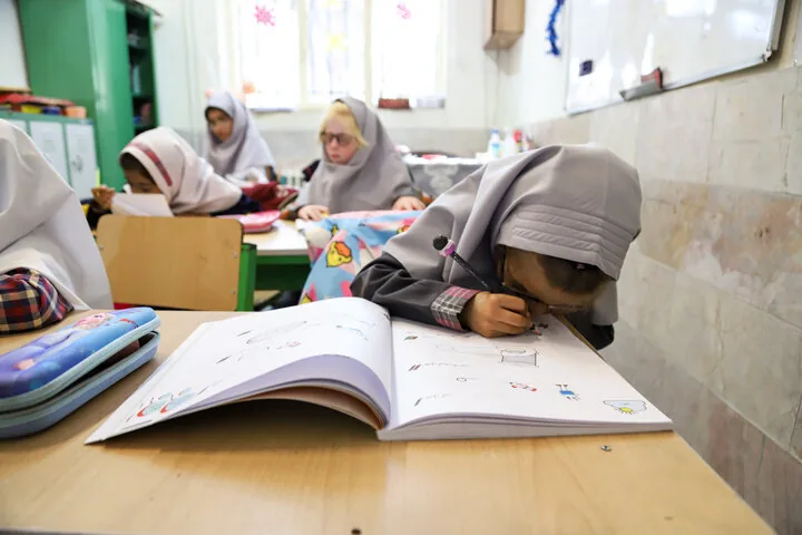 وقتی اراده پولادین روشن‌دلان تاریکی موانع را شکست می‌دهد