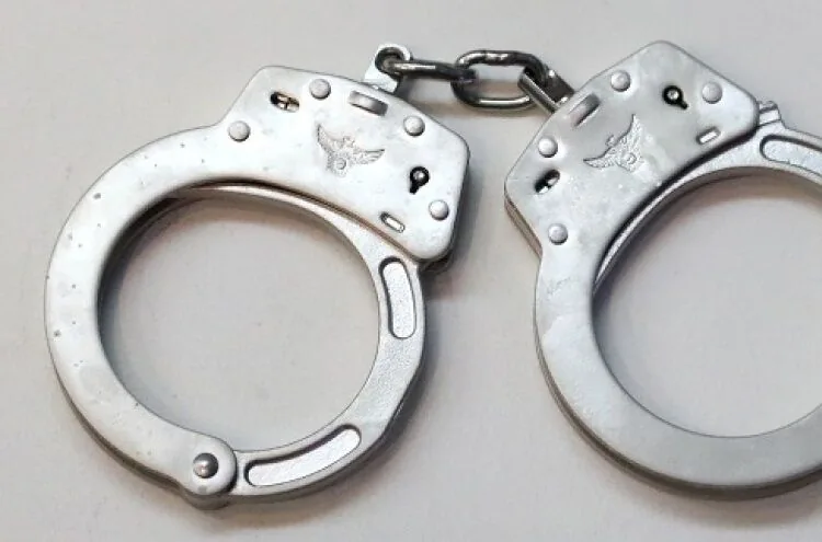 سرقت در پوشش خیر نیکوکار؛ دزد حرفهای خودش را مأمور خدمات دولتی معرفی میکرد