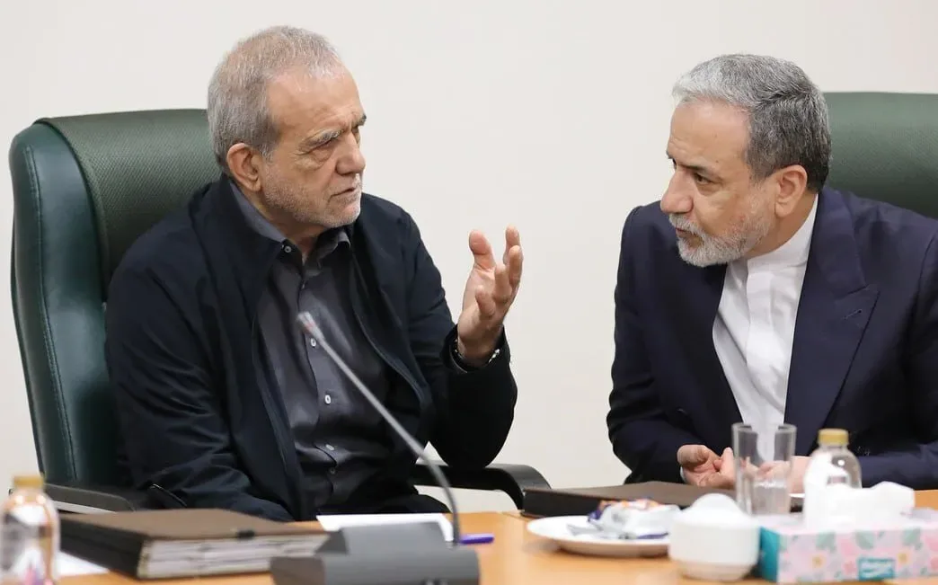 عراقچی گزارشی از مذاکرات با هیئتهایی که با هدف نهاییسازی و جمعبندی گفتوگوها به ایران سفر کرده بودند را به هیئت دولت ارائه کرد