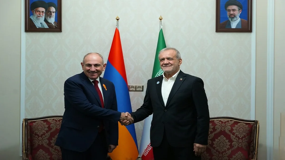 دیدار روسای جمهور ایران و ارمنستان/ پزشکیان: تقویت اعتماد و همدلی، زمینهساز توسعه روابط دو کشور است