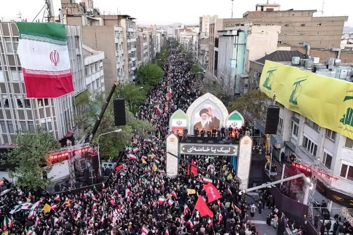 جزئیات بیمه شرکتکنندگان در مراسم تشییع رهبر شهید: بیمه از ساعت ۶ صبح روز ۱۲ تیر آغاز میشود و یک ساعت پس از تدفین، خاتمه مییابد/ تعهدات عبارت است از فوت به هر علت در طول مراسم دو میلیارد ریال، فوت بر اثر حادثه دو میلیارد ریال و هزینههای پزشکی ناشی از حادثه برای هر نفر تا سقف ۴۰۰ میلیون ریال