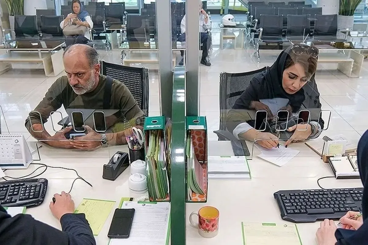 ظهوریان، نماینده مجلس درباره اختلال در ۴ بانک: برآورد این است که تا دو هفته دیگر مشکل حل شود/ اختلال به واسطه حمله به زیرساخت و هسته خدماتی بانکها اتفاق افتاده/ تاکنون منشاء و دلیل حمله اصلی مشخص نشده و تغییر سختافزار هم نتوانسته مشکل را حل کند/ برخلاف حمله به یک بانک در جنگ ۱۲ روزه، نشت اطلاعات مردم اتفاق نیفتاده