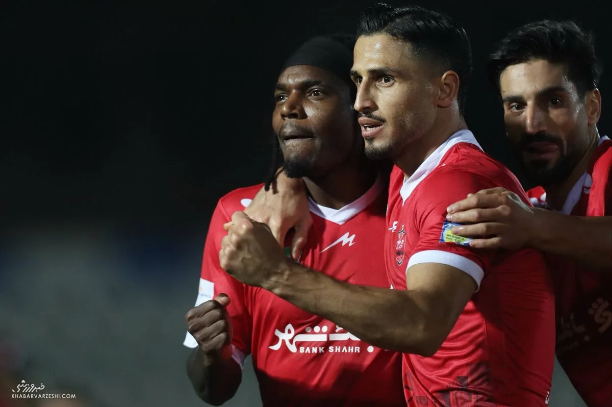 علیپور جلوی مدافع حریف کر و لال میشود!/ در پرسپولیس فقط دو نفر دریبل میزنند