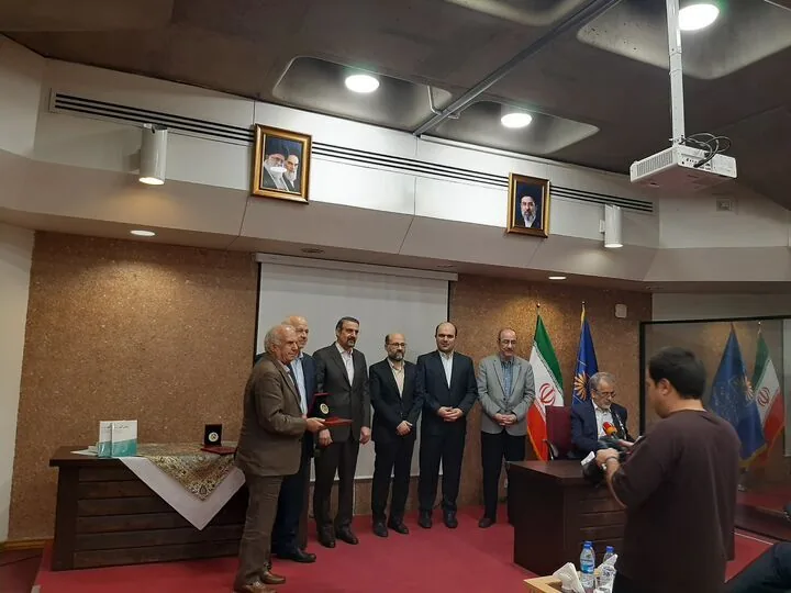 معرفی برگزیدگان جایزه حافظانه خرمشاهی/ پویش «دنیای تاریک و روشن» در کتابخانههای عمومی