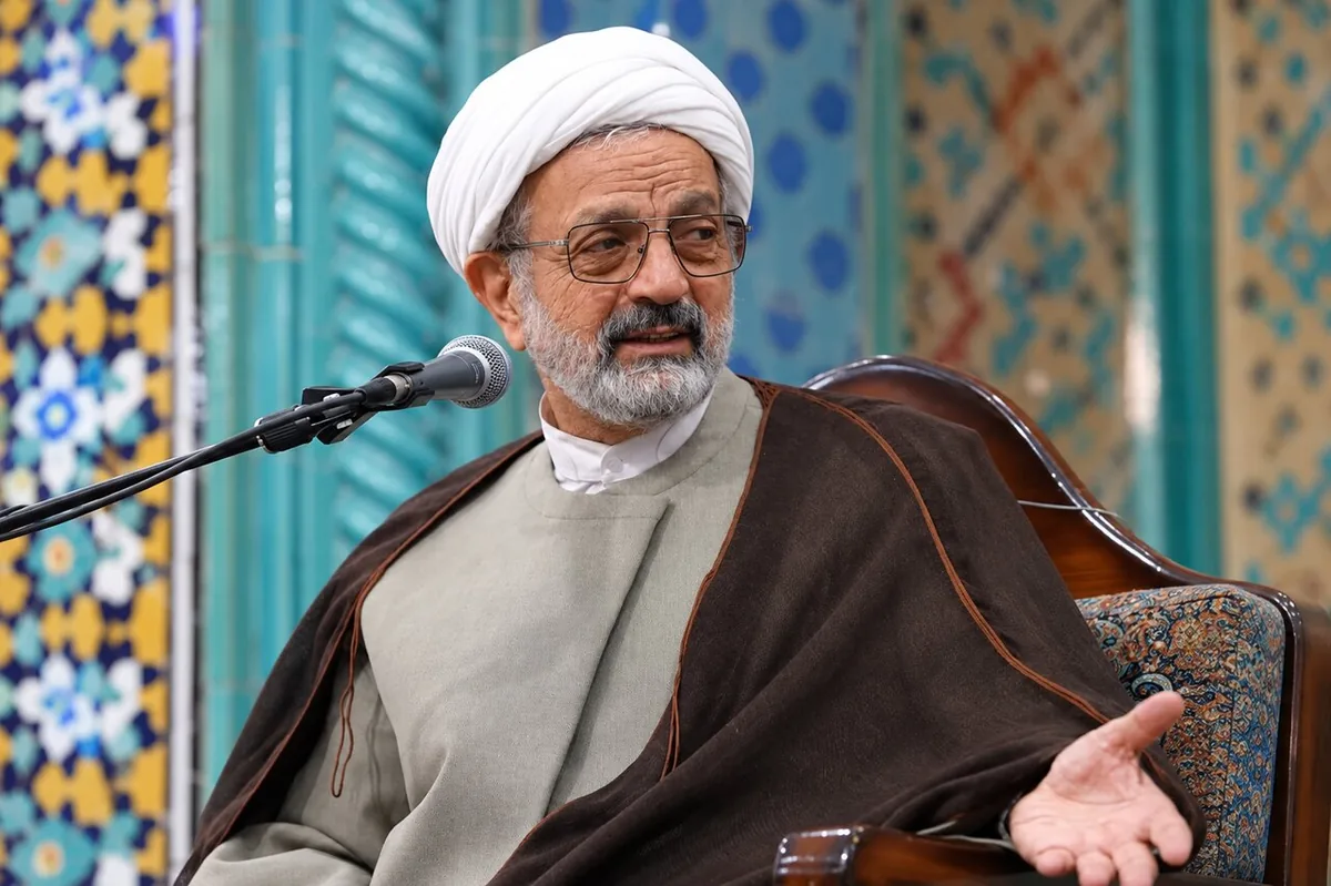 عبور از گردنههای قیامت نیازمند سبکباری و انفاق است