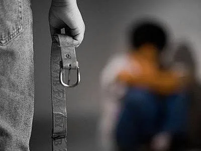 شوک‌درمانی با چوب؟ / روایت خانواده‌ها از آنچه در یک مرکز درمانی بر کودکان معلول گذشته است/ «۲۴ میلیون تومان گرفتند؛ پسرم را گریان برگرداندند»
