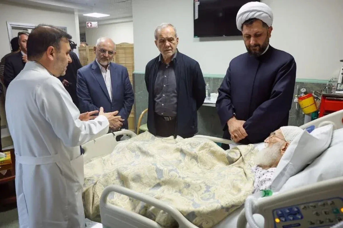 عیادت پزشکیان از آیتالله نوری همدانی