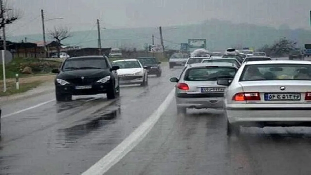 بارش باران در محورهای ۵ استان/ ترافیک جادههای کشور روان است