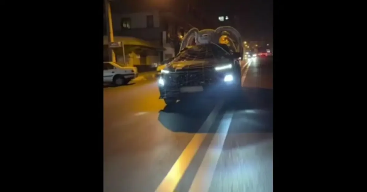 خودرویی عجیب در تهران با تم هالووین