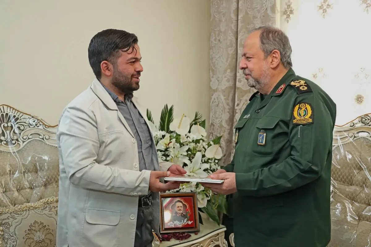 دیدار سرپرست وزارت دفاع با خانواده شهید سرلشکر باباییان