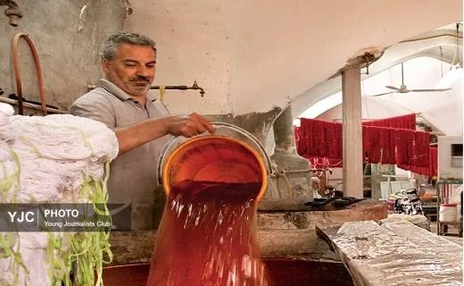 هنر اصیل رنگرزی سنتی قم در قاب تصویر