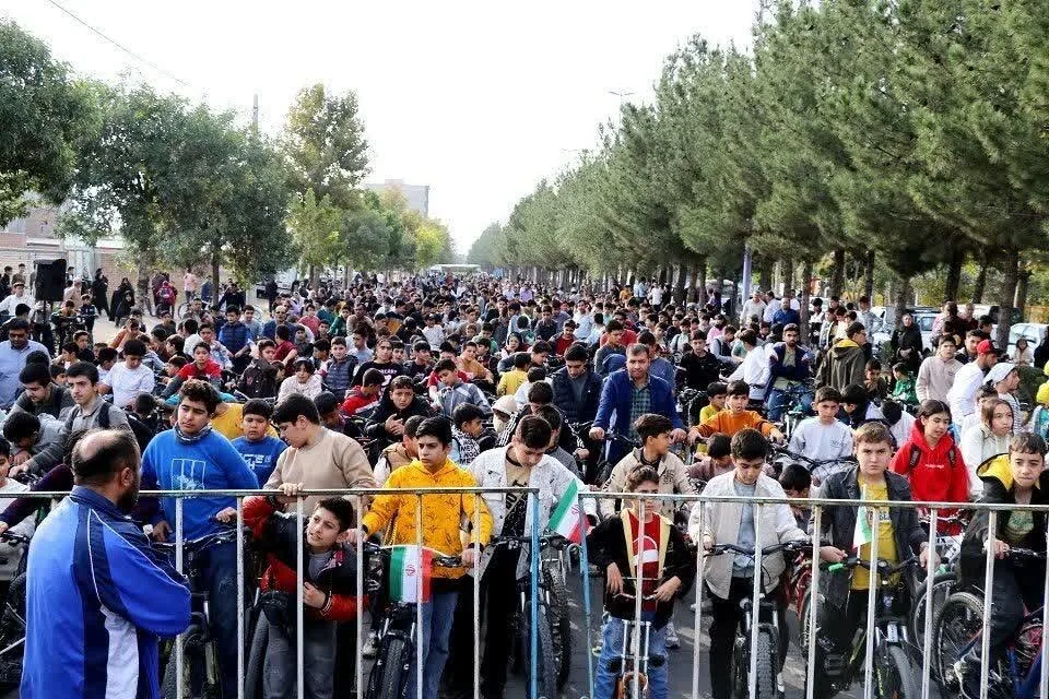 ۱۵ هزار نفر در بیستوپنجمین همایش دوچرخهسواری بناب رکاب زدند