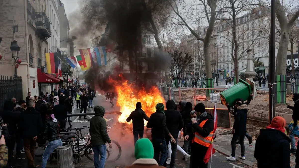 فرانسه در پی گسترش اعتراضات، احتمال منع آمدوشد را بررسی میکند