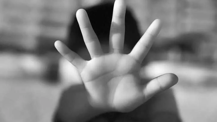 دختربچه ۳ ساله تهرانی کجاست؟ + عکس | پیرزن و پراید وانت و تماس مرد غریبه
