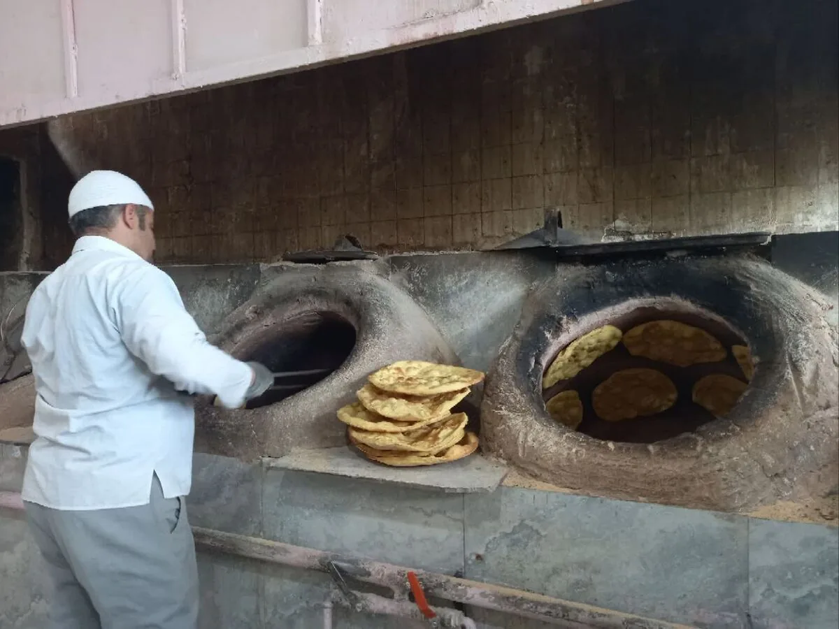 کاهش ساعت پخت نانواییها در مشهد تخلف است