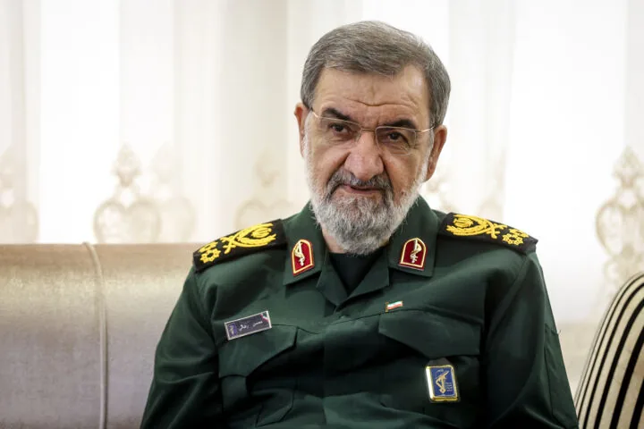 دبیر شورای عالی امنیت ملی: آمریکا جلب اعتماد کند تا مذاکره کنیم