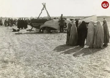 زنان ورامینی در حال تماشای هواپیما؛ یک قرن قبل / عکس