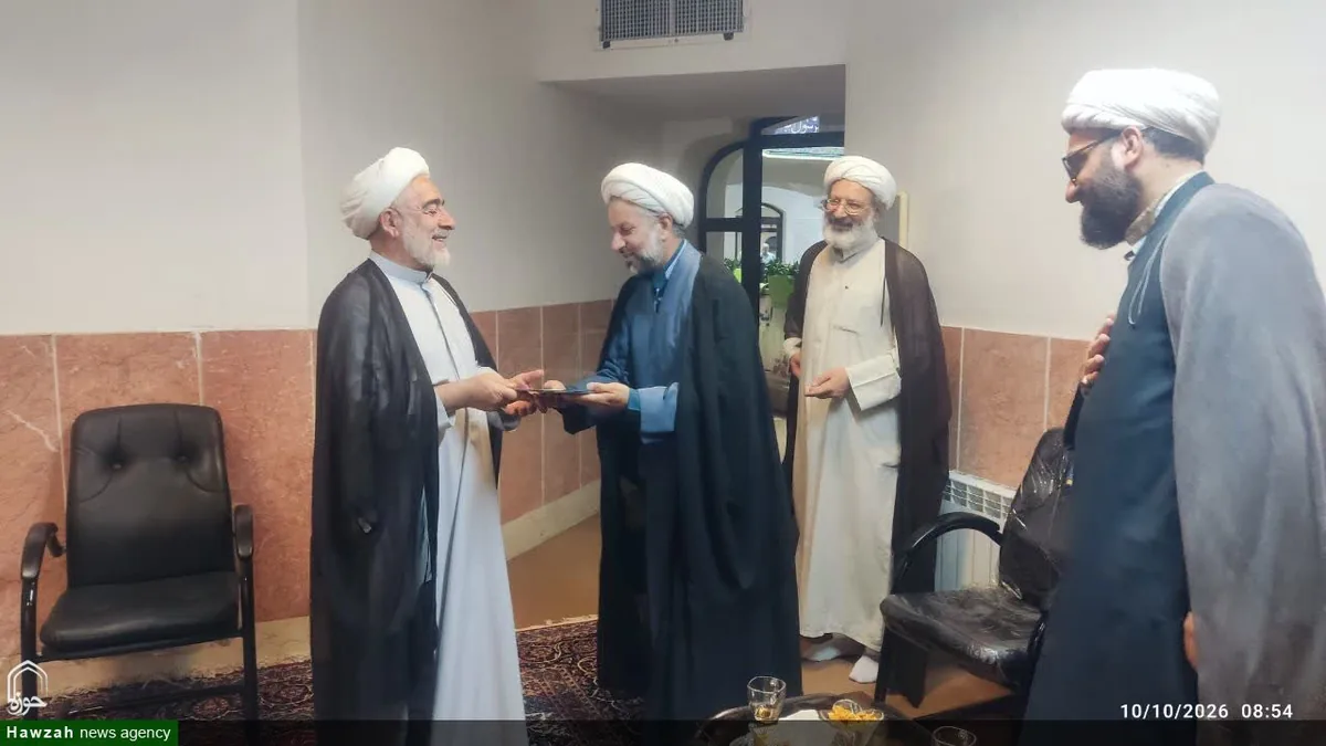 تمدید حکم مدیریت مدرسه علمیه صاحب الامر(عج) ابلاغ شد