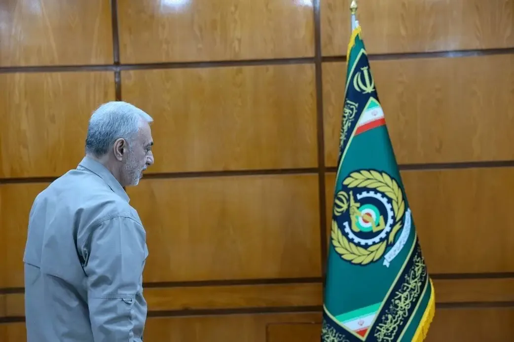 وزیری که فقط یک عکس قدیمی با احمدینژاد داشت؛ ۳ نکته از سوابق مهرداد اخلاقی
