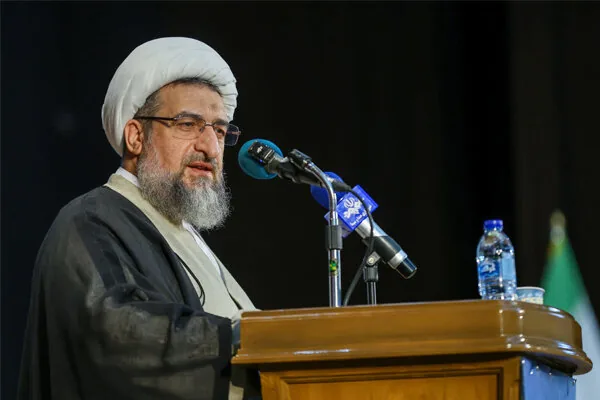 امام جمعه تبریز: مدیریت عفاف و حجاب باید به بانوان سپرده شود