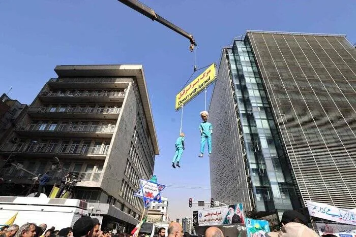 از تجریش تا جهان؛ قصه بیلبوردی که خبر شد