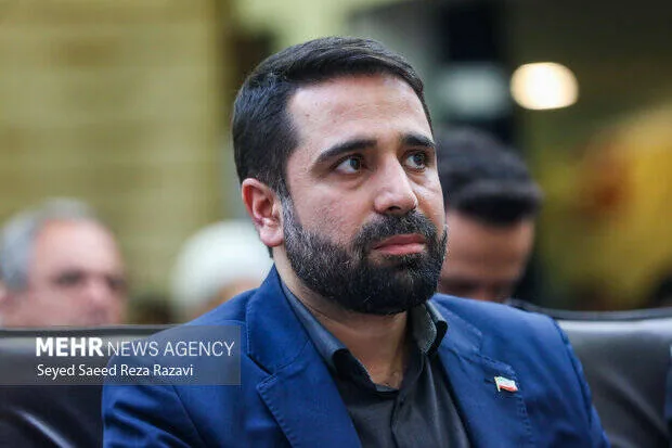 رونمایی کتاب «حکمرانی فضای مجازی در اندیشه امام شهید انقلاب» برگزار شد