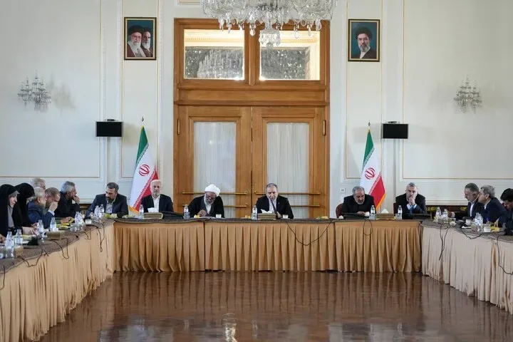 دیدار مجمع نمایندگان استان تهران با وزیر امور خارجه