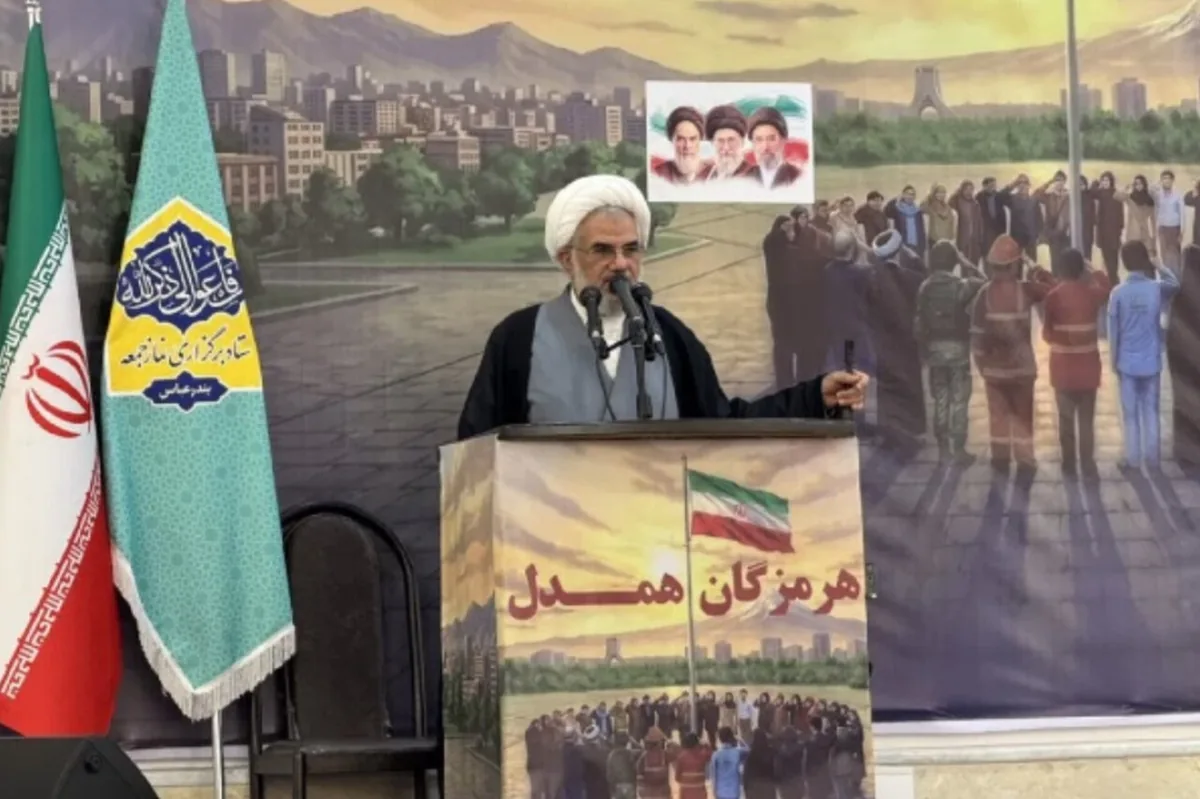 عبادیزاده: مسئولان برای حل چالش صفهای بنزین چاره اندیشی کنند