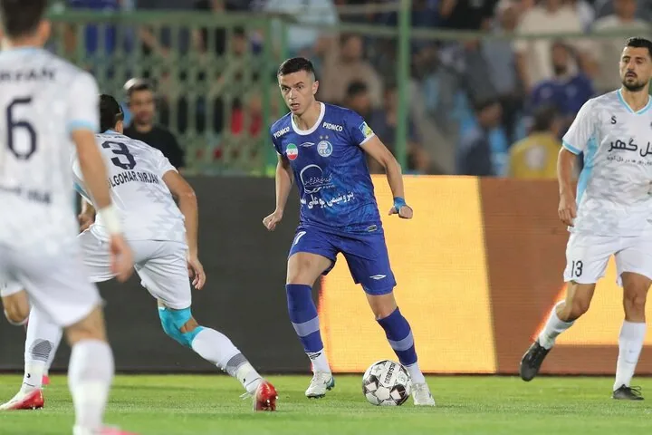 برد سخت اما شیرین آبی‌ها برابر گل گهر؛ استقلال سایه پرسپولیس شد!