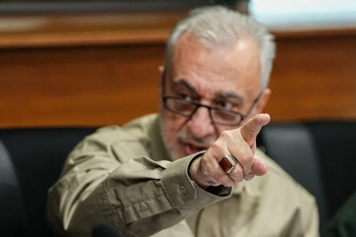 عجب روزگاری؛ متخصص باید به مدعیان انقلابیگری پاسخ بدهد / بازخواست یک عمر مجاهدت!