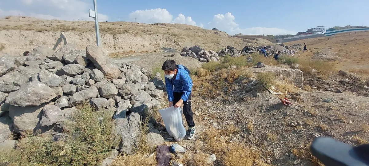 پاکسازی طبیعت روستای کرشت با حضور ۵۰۰ دانشآموز دختر و پسر