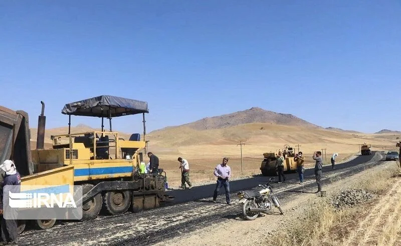 آسفالت معابر ۱۰ روستای سقز همچنان بلاتکلیف است