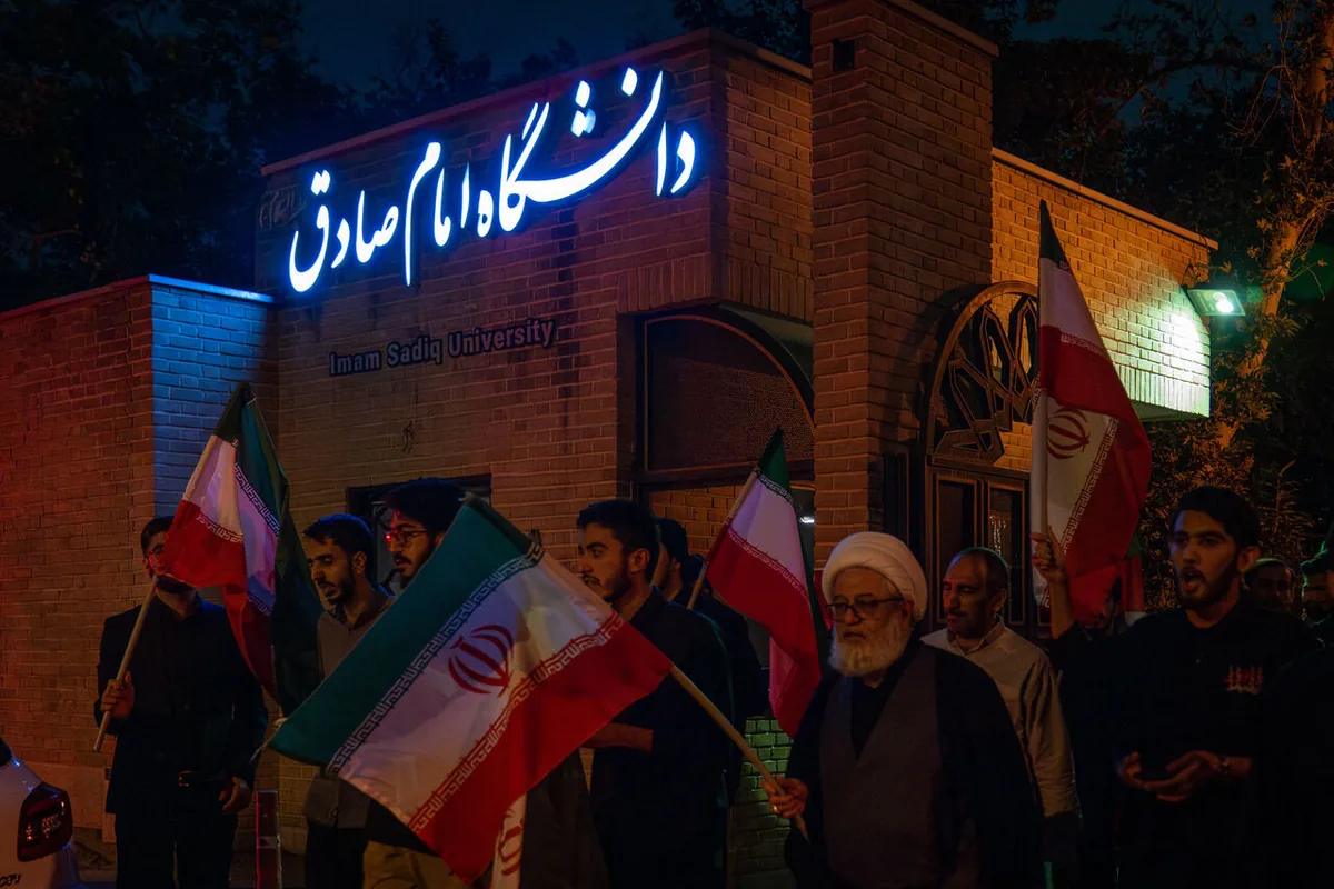از روضه تا میدان؛ حضور هیأت دانشجویی در تجمعات مردمی همزمان با ایام فاطمیه
