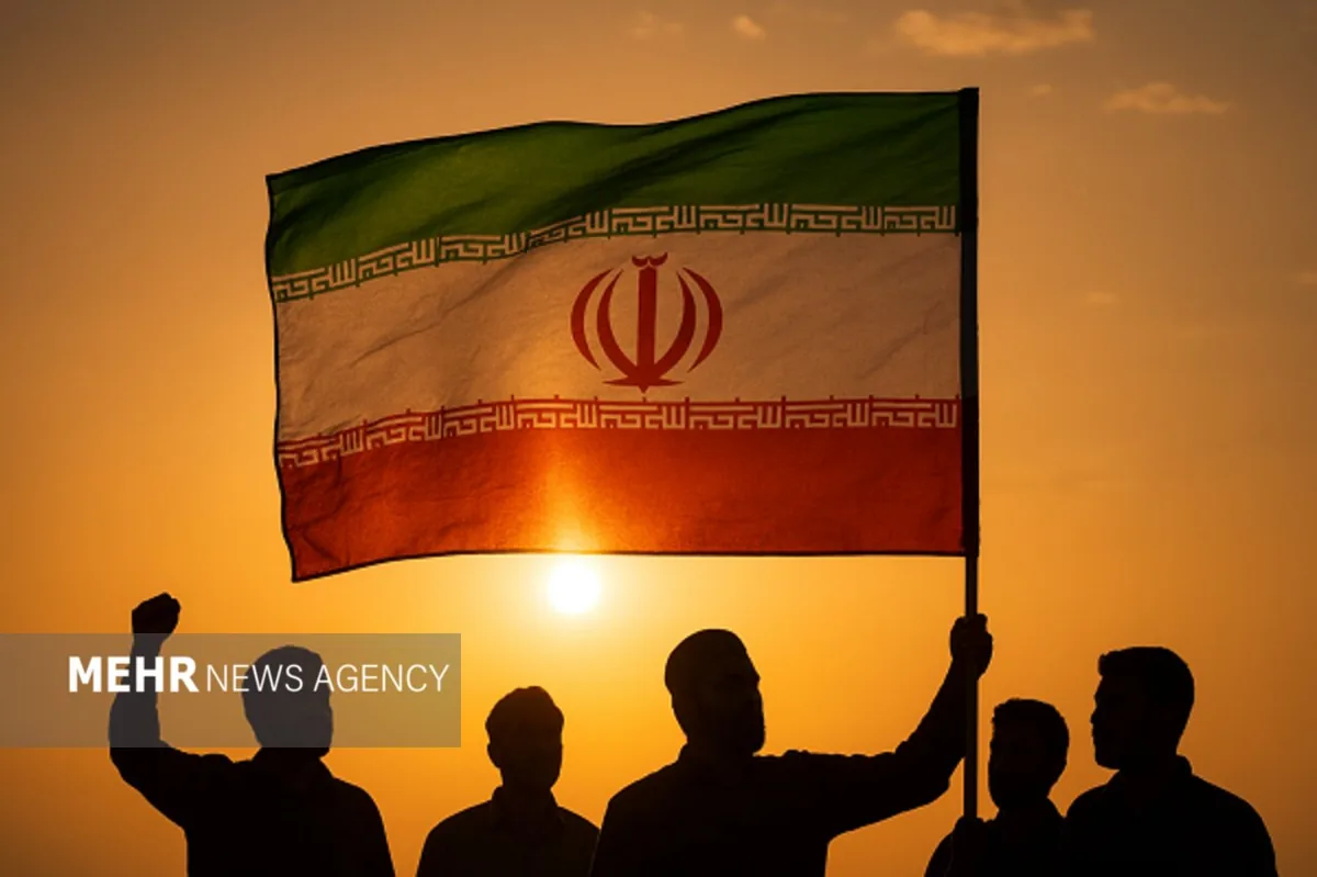 ققنوسوار از آتش نیرنگ بیرون بیاور جان پاکت را