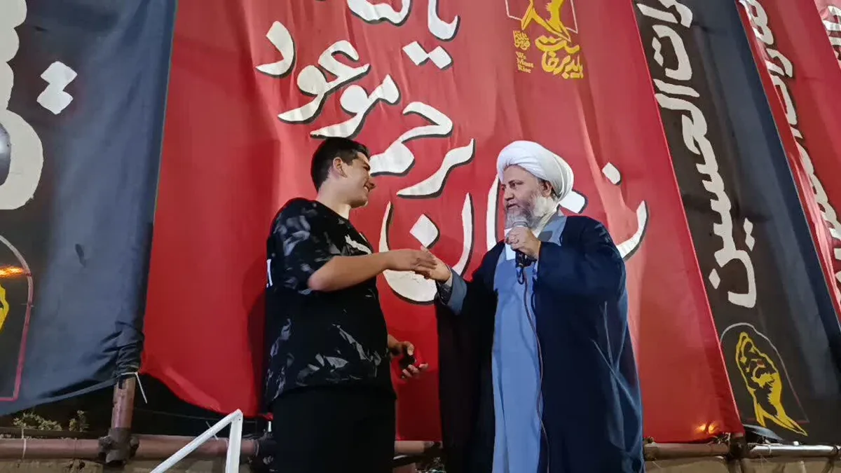 میدان‌داری جوانان در کنار امام جمعه آران و بیدگل در شب ۲۲۷ تجمعات مردمی