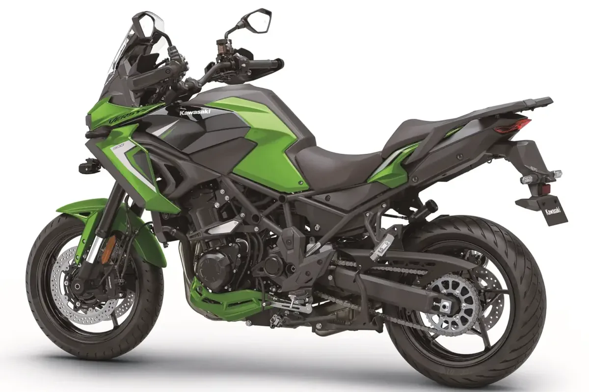 کاوازاکی از موتورسیکلت  Versys 900 SE LT 2027 رونمایی کرد؛ ترکیب قدرت Z900 و راحتی تورینگ | دیجینوی