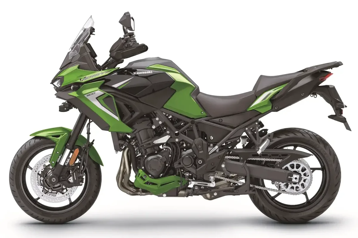 کاوازاکی از موتورسیکلت  Versys 900 SE LT 2027 رونمایی کرد؛ ترکیب قدرت Z900 و راحتی تورینگ | دیجینوی