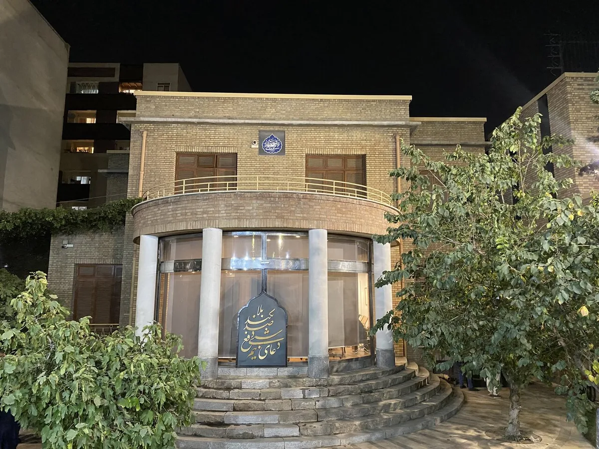 حافظ در حافظه تهران ماندگار شد | رونمایی از قطعهنویسی اشعار حافظ برای نصب در معابر پایتخت