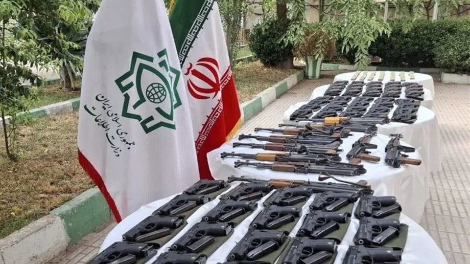 کشف ۱۲۲ قبضه سلاح جنگی در مرزهای جنوبی سیستان و بلوچستان