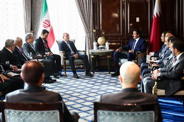 دیدار پزشکیان با امیر قطر در مسکو؛ همکاریهای انرژی محور گفتوگوها