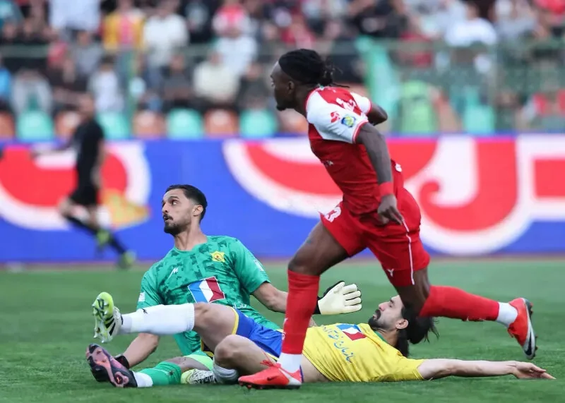 پرسپولیس برد و در یکقدمی صدر قرار گرفت