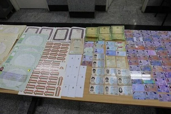 انهدام باند جاعلان حرفه‌ای در تهران؛جعل ۴ هزار مدرک کلاهبرداری