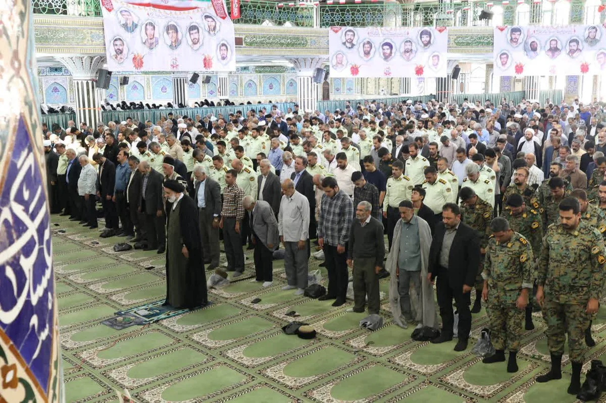تاکید امام جمعه شهرکرد بر صیانت از ارزشهای دینی، گشایش اقتصادی و وحدت ملی + عکس