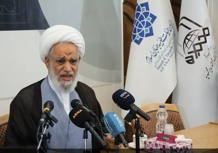 اصل بر صلح است؛ ورود به جنگ و مذاکره منوط به اذن ولی‌فقیه است