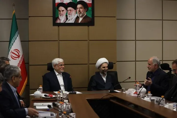 عارف: تعامل قوه مجریه و قضائیه برای پاسخگویی به مطالبات مردم تداوم دارد