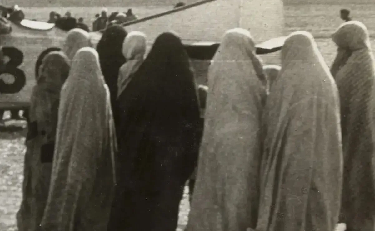 سفر در زمان؛ «زنان ورامینی» در حال تماشای هواپیما؛ یک قرن قبل